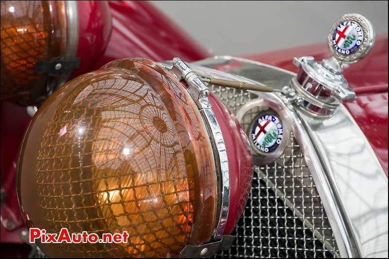 Phares de l'Alfa Romeo 6C. 