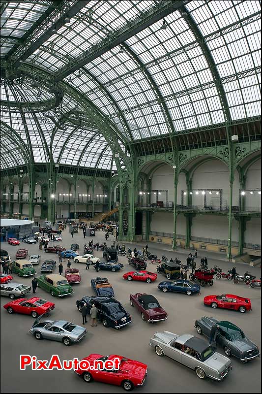 Echantillon d'automobiles d'exception sous la nef du Grand Palais.
