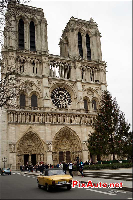 12e traversee de paris cathédrale Notre-Dame