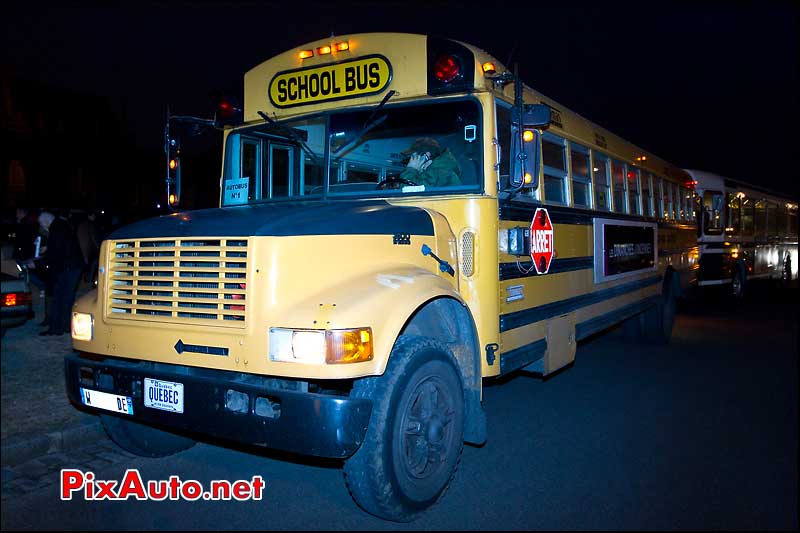 Yellow bus transport scolaire quebec traversee de paris