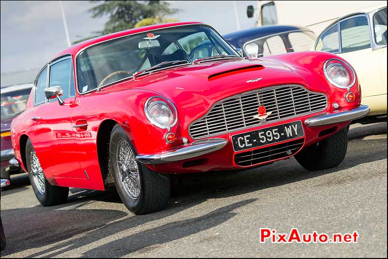 Aston Martin DB6 red, Parkings Salon Automedon