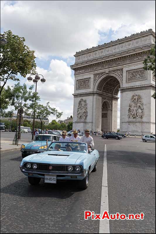 Ford Torino GT Convertible, Traversee de Paris estivale