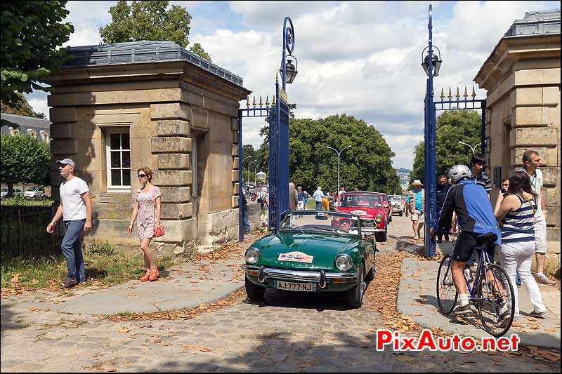 Triumph Spitfire, Austin mini, Traversee de Paris estivale