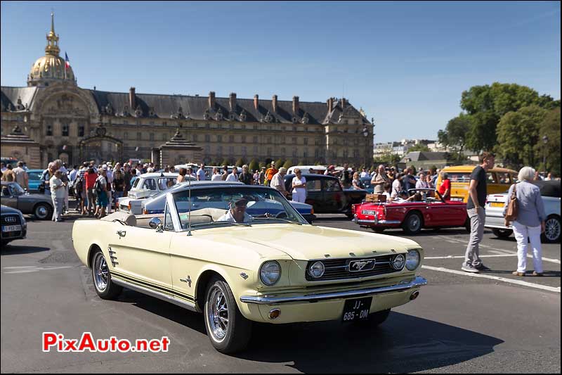 Traversee de Paris Estivale, Ford Mustang Cabriolet Place des Invalides