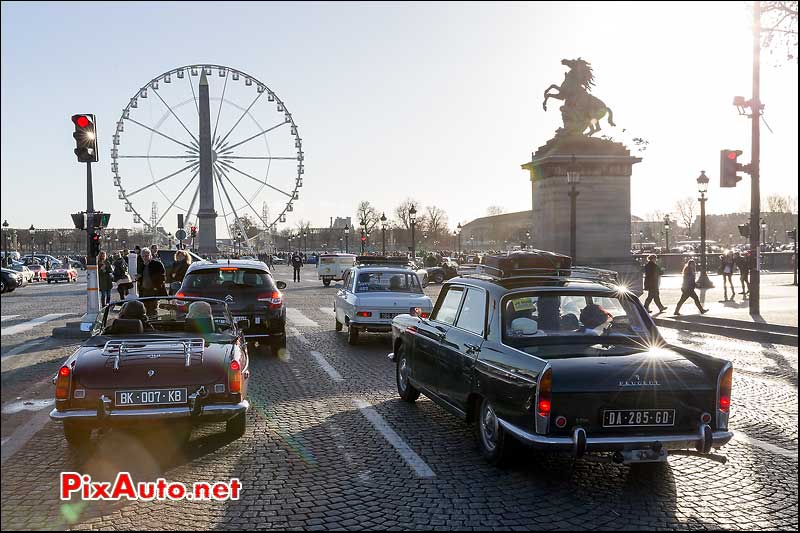 Traversee de Paris, roadster MG, Peugeot 404 Berline