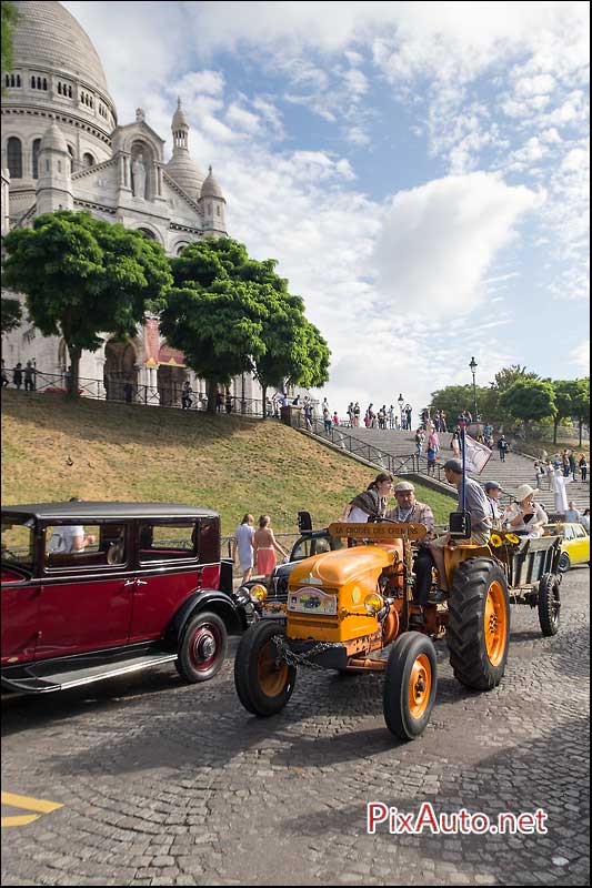 Traversee-de-Paris-Estivale, Tracteur Renault Butte Montmartre