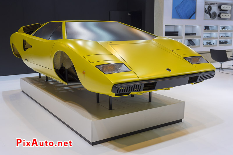 Salon-Retromobile, Lamborghini Countach en Restauration