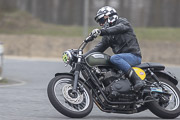 God-Save-the-Car-and-the-motorcycle 2019, Triumph Bonneville sur circuit