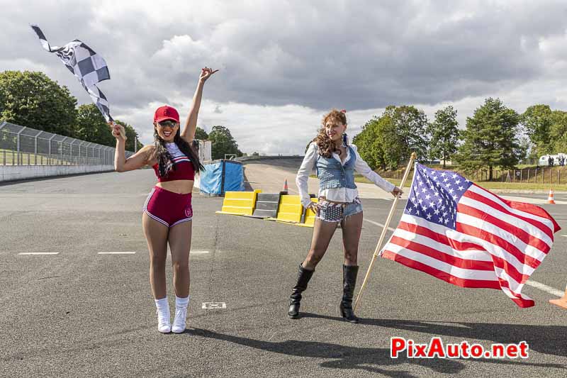 les Flag-girls des runs de US Motor Show