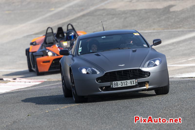 United Colors Of Autodrome, Aston Martin V8 Vantage