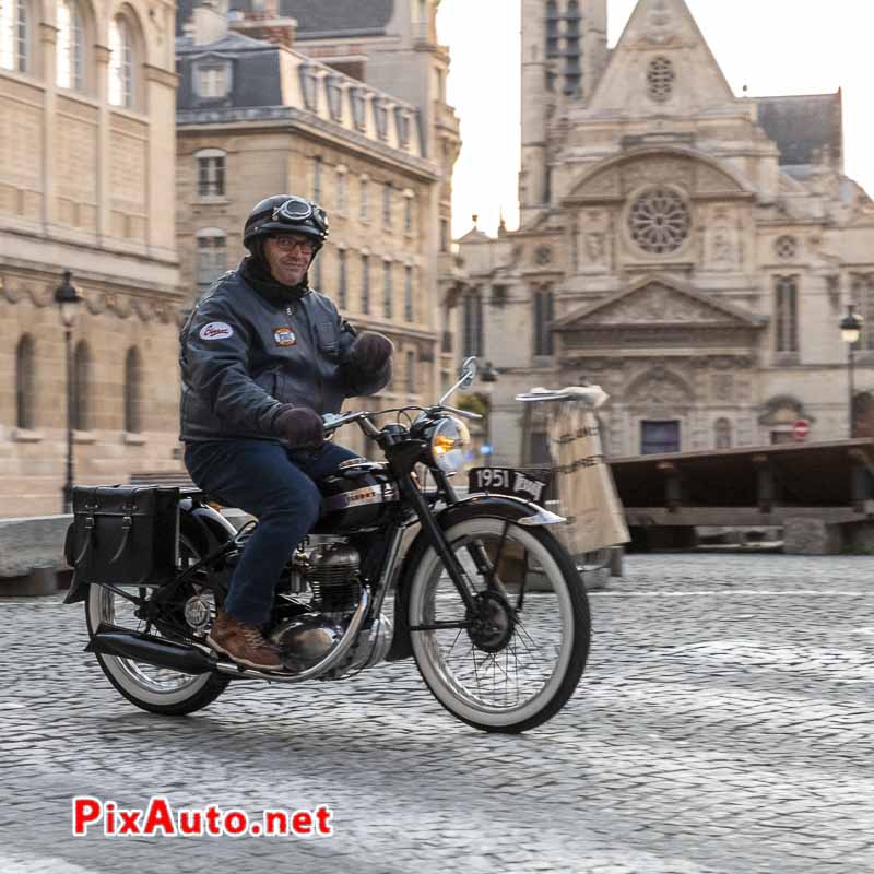 Traversee De Paris, moto Terrot Place du Pantheon
